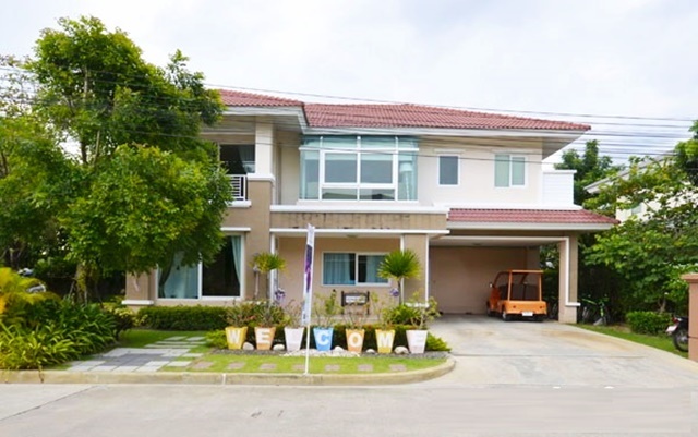 ร่มเกล้า สุวรรณภูมิ ให้เช่าคฤหาสน์พลูวิลล่า 4นอน Sunroof RIS ซอยมิสทีน มอเตอร์เวย์ รับแสงธรรมชาติ 3น้ำ วิวติดสระว่ายน้ำ  70ตร.ว.