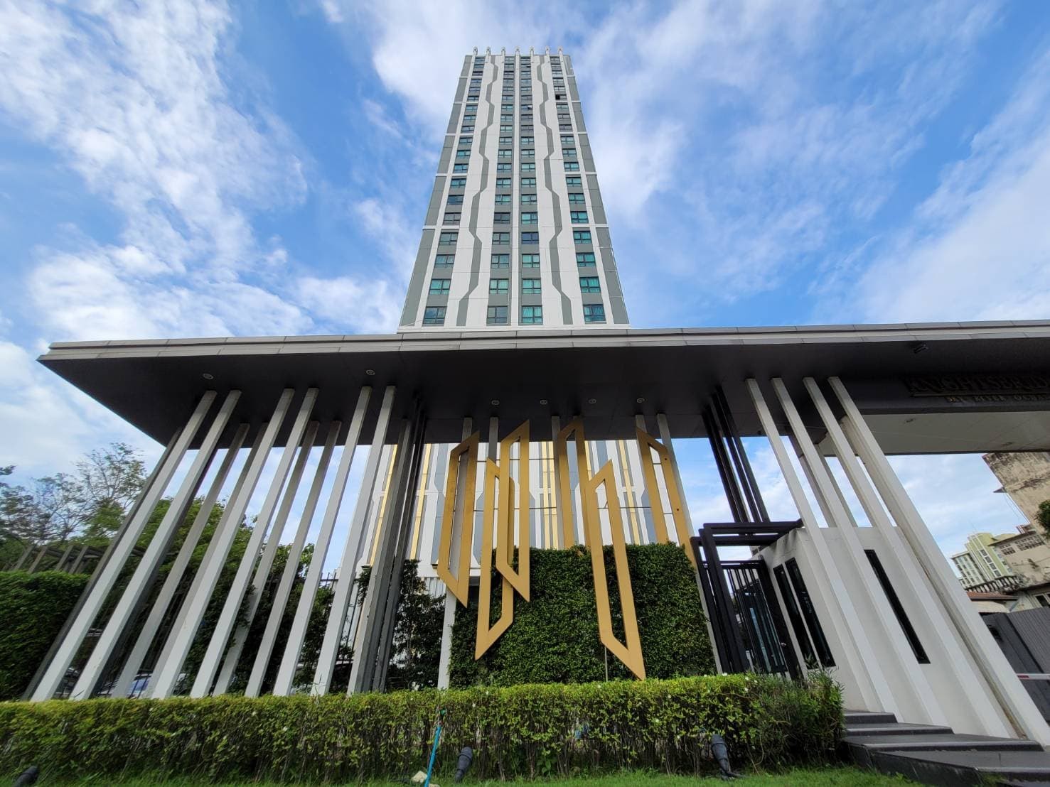 ขาย คอนโด ไนท์บริดจ์ สกาย ริเวอร์ โอ ใกล้  BTS สีเขียว ปากน้ำ 0.35 กม.