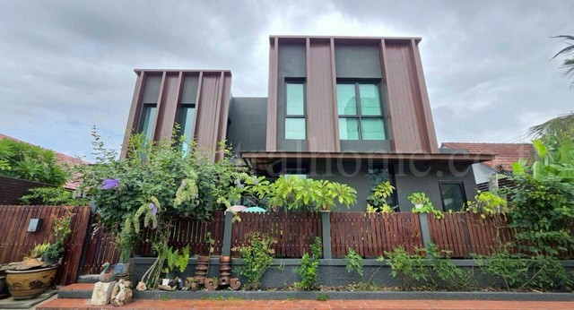 ลดราคาด่วน บ้านเดี่ยว บ้านปลาทอง ศรีนครินทร์ ใกล้ MRT สถานีศรีด่าน