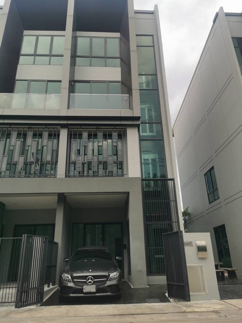 ให้เช่าโฮมออฟฟิศ 4 ชั้น JW Urban Home Office พร้อมลิฟต์แก้วส่วนตัว ติดถนนสรงประภา-ใกล้สนามบินดอนเมือง