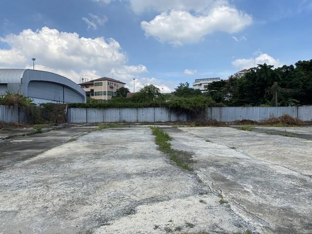 LS 952 ให้เช่าที่ดิน 358 ตารางวา ย่านเลียบด่วนรามอินทรา  ถนนประดิษฐ์มนูญธรรม พื้นเทคอนกรีตแล้ว ใกล้ตลาดเลียบด่วนเอกมัยรามอินทรา