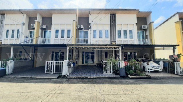 ทาวน์โฮม โกลเด้น อเวนิว แจ้งวัฒนะ - ติวานนท์ ซอยวัดกู้ โซล่าเซลล์ทั้งหลัง