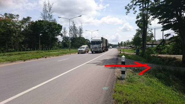 ขายที่ดินชุมพรใกล้ถนนเพชรเกษม ตรงข้ามสนามกอล์ฟค่ายเขตอุดมศักดิ์ อำเภอเมือง จังหวัดชุมพร เนื้อที่ 10 ไร่