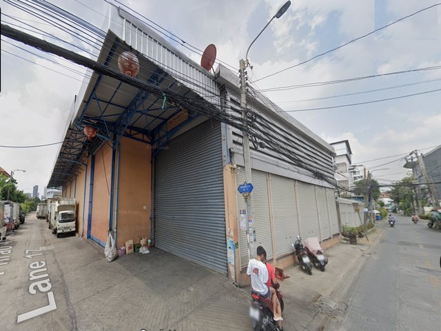 ขายโกดังพร้อมที่ดินแปลงหัวมุม 309 ตรว. ลาดพร้าว 41 หน้าปากซอยมีรถไฟฟ้า สถานีภาวนา