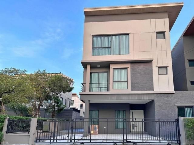 HR 10600 ให้เช่าบ้านแฝด 3 ชั้นหลังมุม วิวสวน 4 ห้องนอน บ้านกลางเมือง รามอินทรา 83