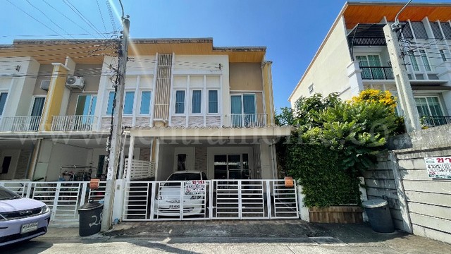 ทาวน์เฮ้าส์ โกลเด้น ทาวน์ ปิ่นเกล้า - จรัญสนิทวงศ์ หลังริม พร้อมเข้าอยู่