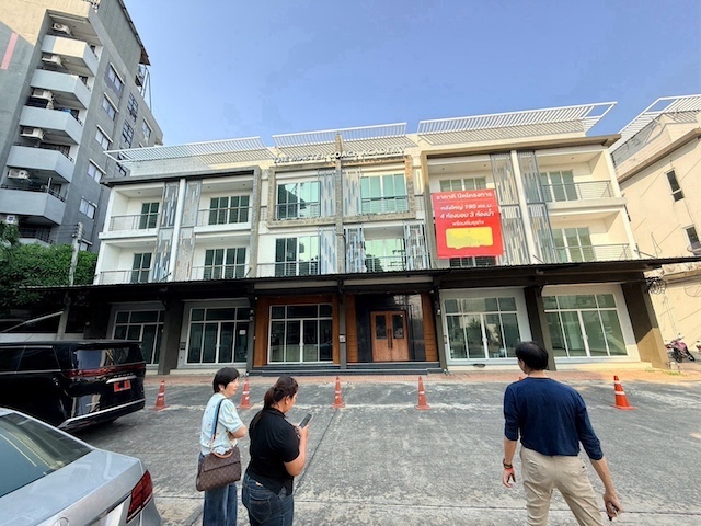 BH3891 ให้เช่าอาคารพาณิชย์ 3 ชั้นใหม่ 2 คูหา โครงการเสนา อเวนิว บางกะดี ติวานนท์ จดทะเบียนบริษัทได้ ใกล้ The Nine Center ติวานนท์ ปทุมธานี