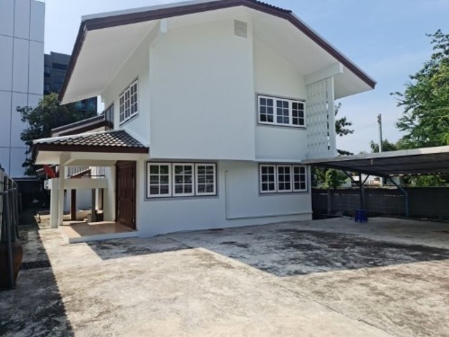 ให้เช่าบ้านเดี่ยว2ชั้น ทำเลดีสามารถเดินถึง MRTลาดพร้าว ถ.ลาดพร้าว 44แอร์เฟอร์นิเจอร์บางส่วน มี 5 ห้องนอน 4 ห้องน้ำเช่าเดือนละ 65000 บาท