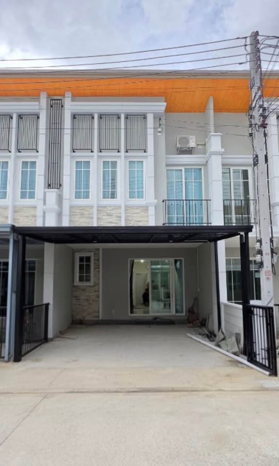 ให้เช่าทาวโฮม ใกล้ฟิวเจอร์พาร์ครังสิต ใกล้ ม.กรุงเทพ ม.ธรรมศาสตร์ รังสิต ติดถนนวิภาวดี-รังสิต  โกลเด้นทาวน์ วิภาวดี-รังสิต ข้างโรงกษาปณ์