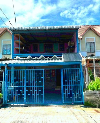 ขายบ้านนาป่าชลบุรีราคาถูก บ้านทาวน์เฮ้าส์ 2 ชั้นนาป่าชลบุรี หมู่บ้านแฟมิลี่แลนด์นาป่า บนเนื้อที่  20   ตรว