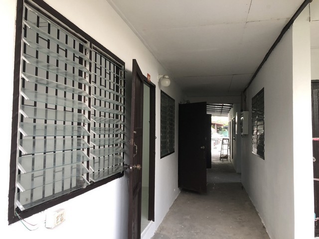 แปลงนี้ซื้อผ่อนเจ้าของได้ ที่ดินอ.เมือง จ.ปทุม  60 วา  9ห้องชั้นเดียว  พร้อมให้เช่าอยู่ แถว ม.รังสิต อ.เมือง ปทุม 2.8ลบ. 60วา