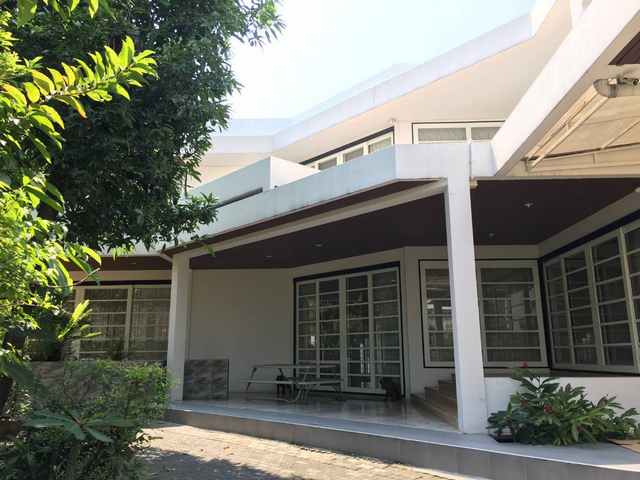 ให้เช่า บ้านเดี่ยว สุขุมวิท 71 ซอยปรีดีพนมยงค์ 14 ที่ดิน 340 ต.ร.วา บ้าน 650 ต.ร.ม. 4 นอน 5 น้ำ 150000/เดือน