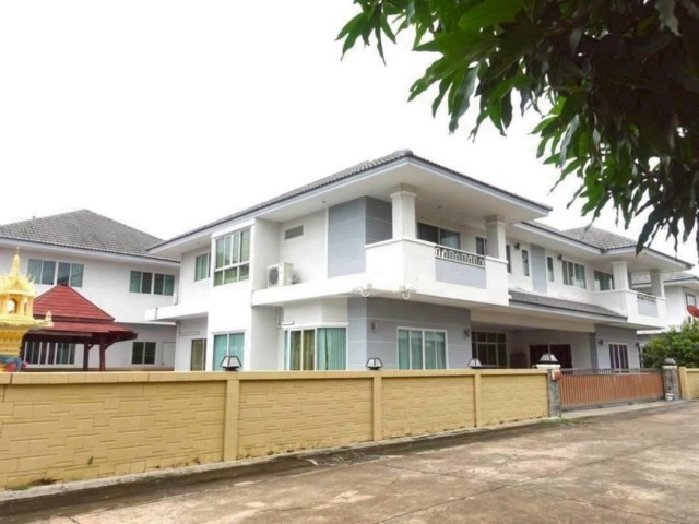 poovilla บ้านเดี่ยว 2 ชั้นหลังใหญ่มาก ใกล้อมตะเฟส 6-10 พานทอง ชลบุรี