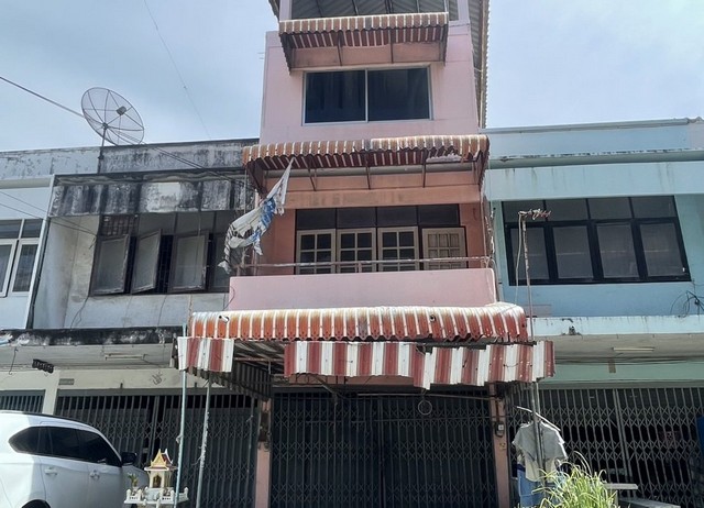 ขายอาคารพาณิชย์ 3.5 ชั้น ห่างจากถนนสุขุมวิท  ประมาณ 50 เมตร เมืองชลบุรี