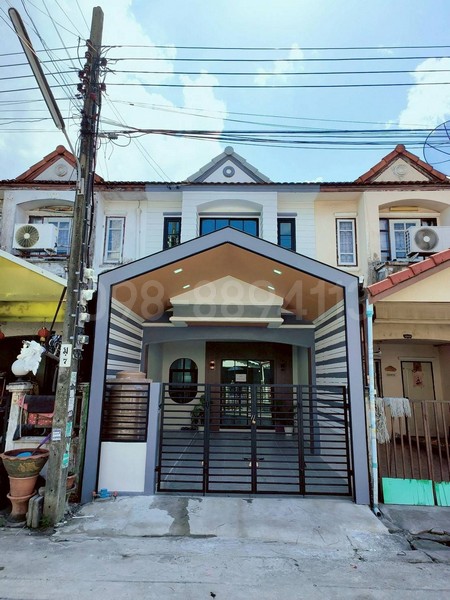 ขายทาวน์เฮ้าส์ 2 ชั้น หมู่บ้านเคซี 3 เนื้อที่ 16 ตรว 2นอน 2น้ำ บ้านสวย ทำเลดี เดินทางสะดวก เข้าออกได้หลายทาง