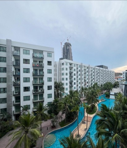 Vายคอนโด Arcadia Beach Resort พัทยา คอนโด สไตล์รีสอร์ท มีสระว่ายน้ำล้อมรอบ