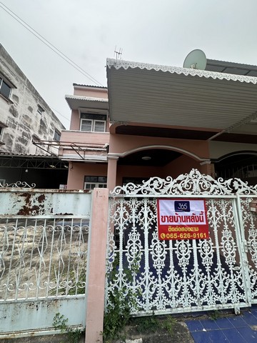 ขายบ้านทาวน์เฮ้าส์ 2 ชั้น แก้ววิลล่า 2 ซ.ลาดพร้าววังหิน 68 ลาดพร้าว เนื้อที่ 40 ตารางวา