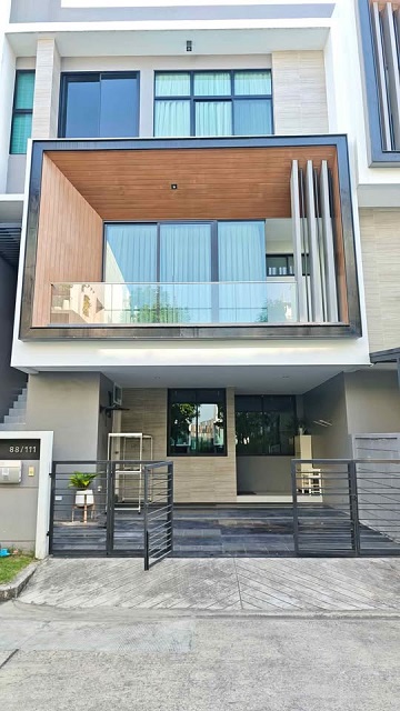 กรุงเทพกรีฑา 4นอน 4น้ำ 24ตร.วา. 3-4นอน  ศรีนครินทร์-พระราม9  ARL บ้านทับช้าง.ให้เช่าทาวน์โฮม 3 ชั้น  285ตร.ม.  ม.นานาชาติแสตมฟอร์ด  2.9 กม.