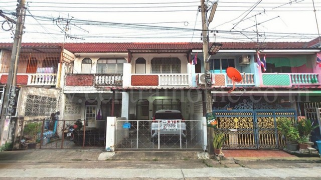 ทาวน์เฮ้าส์ พระปิ่น 2 ถนนบรมราชชนนี ศาลาธรรมสพน์ ต่อเติมครบ สภาพดี ราคาถูก