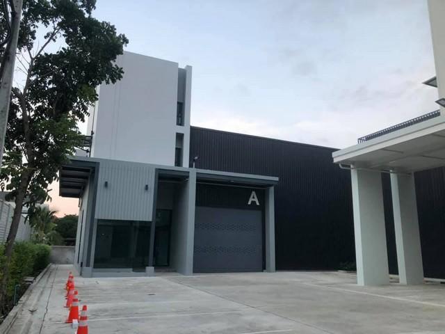 ให้เช่าโกดัง 300 ตร.ม. พร้อมออฟฟิศ ถนนทาวน์อินทาวน์ ซอย 11 เขตวังทองหลาง