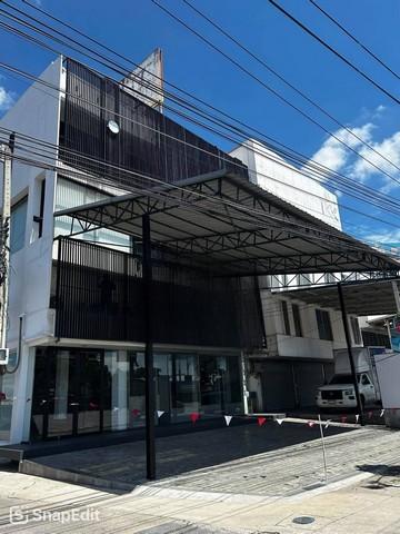 ให้เช่าอาคารพาณิชย์ 4 ชั้น 860 ตร.ม. ถนนกิ่งแก้ว บางนา มีที่จอดรถมีหลายคัน