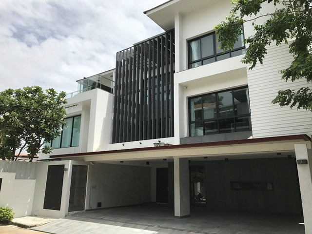 บ้านให้เช่า หมู่บ้านอิสระรามคำแหง เลขที่ 54 ตรงข้ามสนามกีฬาแห่งชาติ