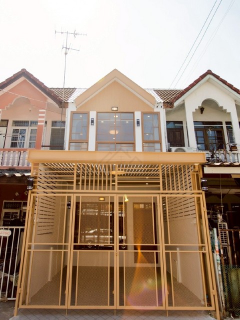 ขายทาวน์เฮ้าส์ 2 ชั้น 16 ตร.วา นวมินทร์ 135 รีโนเวทใหม่ทั้งหลังสไตล์ญี่ปุ่น ใกล้ตลาดปัฐวิกรณ์