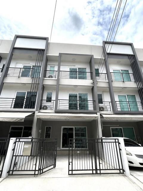 ให้เช่าทาวน์โฮม 3 ชั้น หมู่บ้านกลางเมือง สวนหลวง เฉลิมพระเกียรติ ร.9 ซอย 28