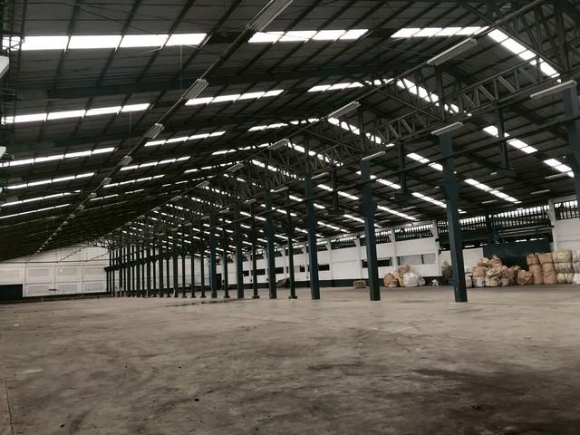 ให้เช่าโรงงานโกดัง 4000 ตร.ม. มีใบรง.4 ย่านพุทธมณฑลสาย 5 นครปฐม ใกล้ กฟฝ. อ้อมน้อย