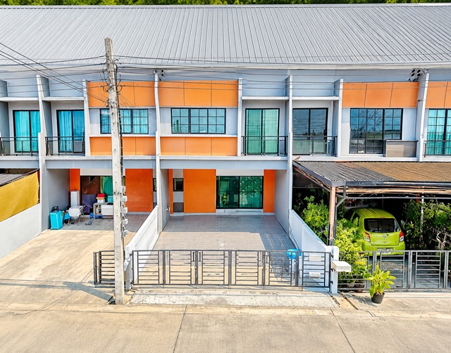 ทำเลกัลปพฤกษ์-สาทร  รร.นานาชาติบริติชโคลัมเบีย 2 กม. MRTบางแค 2.5กม. 19ตร.ว.150ตร.ม.  ทาวน์โฮม 2 ชั้นฟังก์ชัน 3 นอน 2 น้ำ