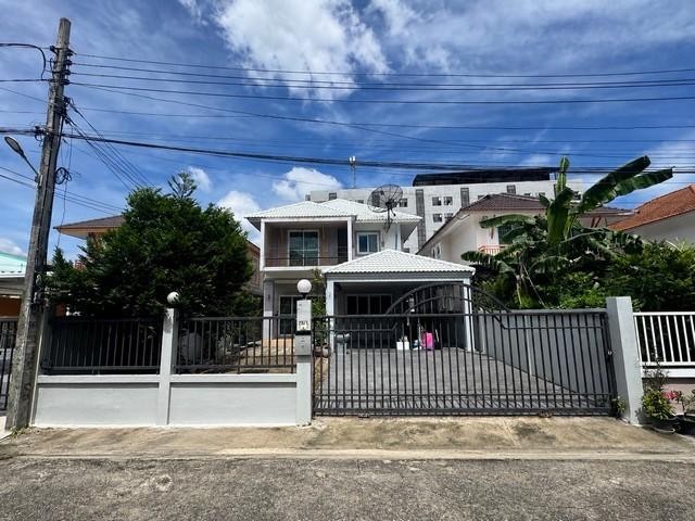 ให้เช่าบ้านเดี่ยว 2 ชั้น ซอยลาดพร้าว 41 แยก 6 เหมาะทำออฟฟิศหรือพักอาศัย ใกล้รถไฟฟ้าสถานีภาวนา สนใจติดต่อ คุณมี่ 0618959195