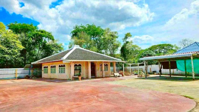 ที่ดินเกือบไร่ 300 ตร.วา.  บ้านเดี่ยว 3 นอน ทางขึ้น M81 มาบแค ตัวเมืองนครปฐม 600 ม. มาบแค 2 น้ำ ใกล้รร.วัดพะเนียงแตก 1 กม.  300 ตร.ม
