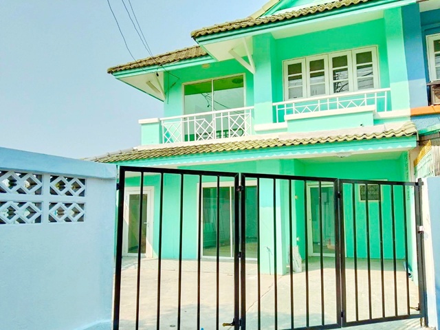 ทาวน์เฮาส์หลังริม 3นอน บิ๊กซี คลองสาม 380 ม. เลียบคลองสาม  ตลาดเจริญผล100ม. 30ตร.ว. 240ตร.ม. ตลาดคลองสาม 1 กม.