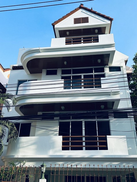 บ้าน บ้านเดี่ยว 4 ชั้น 5 ห้องนอน ย่านพร้อมพงษ์ ซอยสุขุมวิท 31 40 ตร.วา จังหวัด กรุงเทพ สถานที่ใกล้  ใกล้ BTS พร้อมพงษ์ Emporium