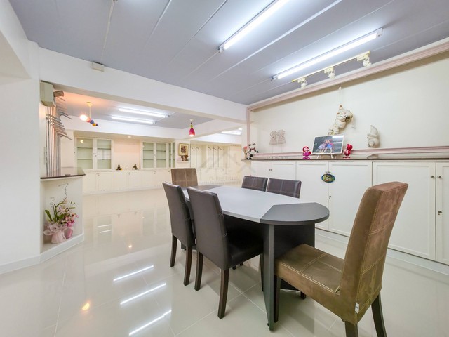 ให้เช่าพื้นที่สำนักงาน 2 ชั้น พื้นที่ 200 ตร.ม ซอยภูมิจิตร ย่านพระโขนง พระราม 4 ใกล้ BTS พระโขนง