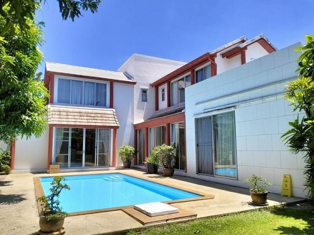 HR 10205 ให้เช่าบ้านเดี่ยว Pool villa 200 ตรว. 4 ห้องนอน ซอยศูนย์วิจัย พระราม 9 ร่มรื่น เงียบสงบ ใกล้โรงพยาบาลกรุงเทพ