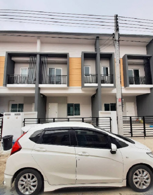 ตลาดปทุมธานี 900 ม..โลตัส ปทุมธานี ขนาด 27 ตร.ว. 220 ตร.ม. ปทุมธานี-สายใน ทาวน์โฮม 2 นอน 3 น้ำ ใกล้