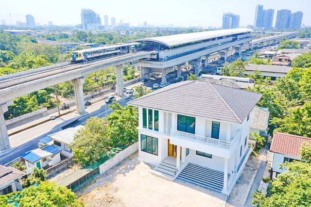 รัชดา34-38 เซ็นทรัล ลาดพร้าว 2.5 กม. คฤหาสน์ 2 ชั้น 5นอน MRTลาดพร้าว 1.5กม. 100 ตร.ว. 300 ตร.ม.  Double Volume ม.ราชภัฏจันทรเกษม 1.3 กม.