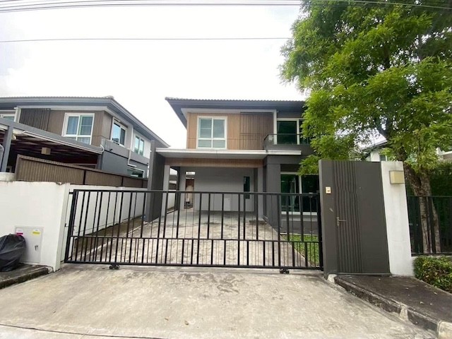 BH4439 ให้เช่า บ้าน BH4439 ขายและให้เช่าบ้านเดี่ยว 2 ชั้น หมู่บ้านมัณฑนา ศรีนครินทร์-ร่มเกล้า บ้านพร้อมเฟอร์นิเจอร์ ใกล้ถนนร่มเกล้า มีนบุรี