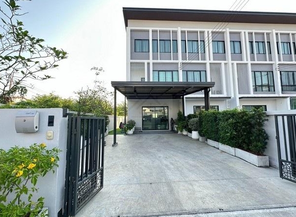 ให้เช่าโฮมออฟฟิศ 3 ชั้น ซอย สตรีวิทยา 2 ซอย 29 (โชคชัย 4 ซอย 72) ใกล้เลียบด่วน เหมาะทำออฟฟิศ หรืออยู่อาศัย **จดทะเบียนได้