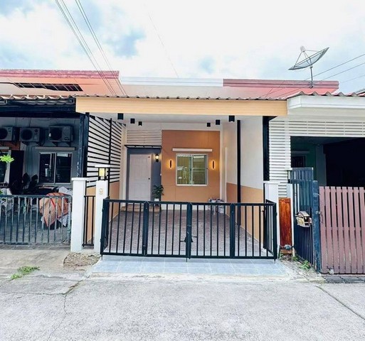 ทาวน์เฮ้าส์มือสอง รีโนเวทใหม่ หมู่บ้านวิน วิลเลจ ศรีราชา หนองพังพวย FP-H01502