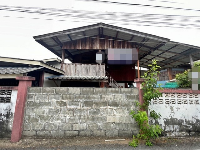 ขายบ้านครึ่งตึกครึ่งไม้   ถนนยันตรกิจโกศล อำเภอเด่นชัย  แพร่