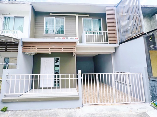 บนถนนลาดปลาเค้า โลตัส บิ๊กซี ใกล้รถไฟฟ้า 2 สาย ทาวน์เฮ้าส์ 2ชั้น 3นอน 2น้ำ เดอะแจ๊ส วังหิน 1.8กม.