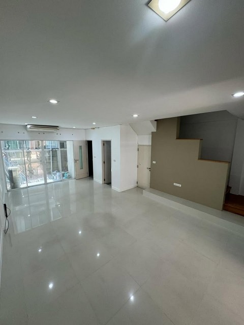 P3266 ขาย ทาวน์โฮม โครงการ ลุมพินี ทาวน์ เรสซิเดนซ์ ลาดพร้าว สเตชั่น ลาดพร้าว 21 ติด MRT ลาดพร้าว พร้อมผู้เช่า