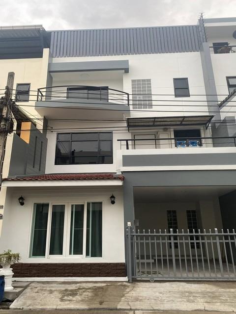 HR 9708  ให้เช่าทาวน์โฮม 3 ชั้น 4 ห้องนอน หมู่บ้านไพร์มเพลส สุขุมวิท 105 ซอยลาซาล 77 ใกล้บางกอกพัฒนา *จดทะเบียนได้