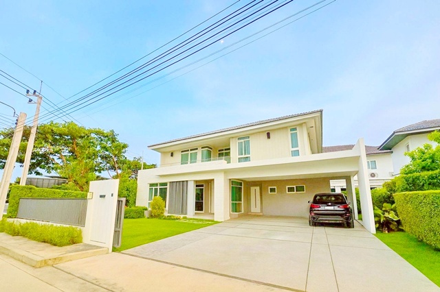 มัณฑนา เมกา บางนา 1.8 กม.5นอน ให้เช่าคฤหาสน์มุมใหญ่สุดหรู 2 ชั้น  ใหม่ จัดเต็มเฟอร์ฯ คชฟฟ 155ตร.วา. 335ตร.ม.  ลด30% ติดถนนวงแหวน