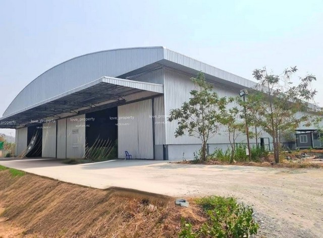 ให้เช่าโรงงานเพชรบุรี  8 ไร่ 40 ตารางวา พื้นที่สีม่วง ขอใบอนุญาต รง.4  ได้ พื้นที่ใช้สอยโรงงานและโกดัง ประมาณ 2880–3000 ตรม.