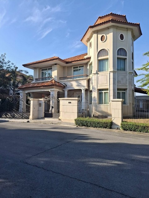 ให้เช่าบ้านเดี่ยวหลังใหญ่ 150 ตรว. 4 ห้องนอน หมู่บ้านกรีนเนอรี่ วิลล์ รามคำแหง Greenery Ville สไตล์โมเดิร์นคลาสสิค ตรงข้าม รพ.เกษมราษฎร์