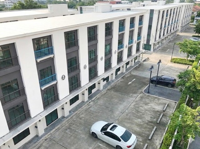 เดอะมอลล์ รามคำแหง 2 2.1 กม. รามคำแหง 51-57 ย่านธุรกิจ MRT มหาดไทย 1 กม. ลาดพร้าว110-114