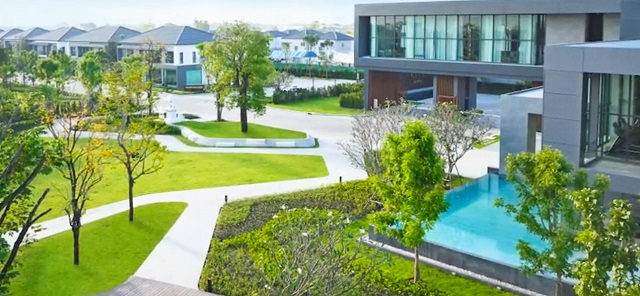 MRT ศรีลาซาล 4.4 กมถ.บางนา-ตราด  MEGAบางนา 700ม. .ให้เช่าบ้านใหม่สุดหรู 2 ชั้น 80ตร.วา. 330ตร.ม.  หรูหรา พร้อมเฟอร์ฯ 6แอร์ 4-5นอน 5 น้ำ